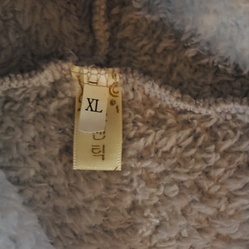 Fuzzy jacket - Picture 2 of 2